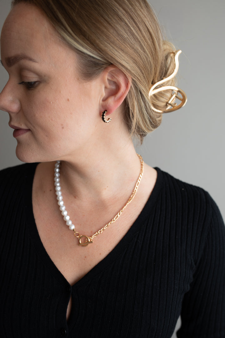 Pearl and chain necklace
