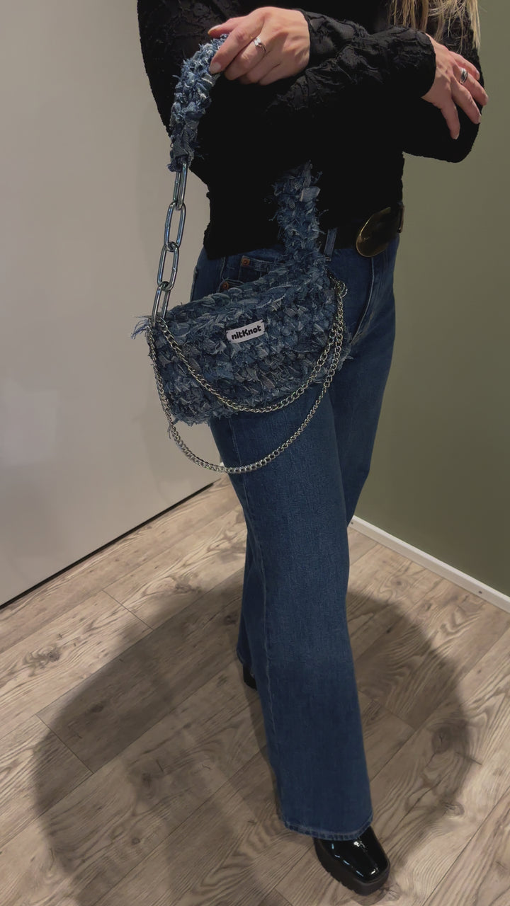 Rok nr.1 - Upcycled denim taska með keðjum