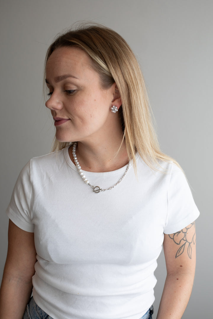 Pearl and chain necklace
